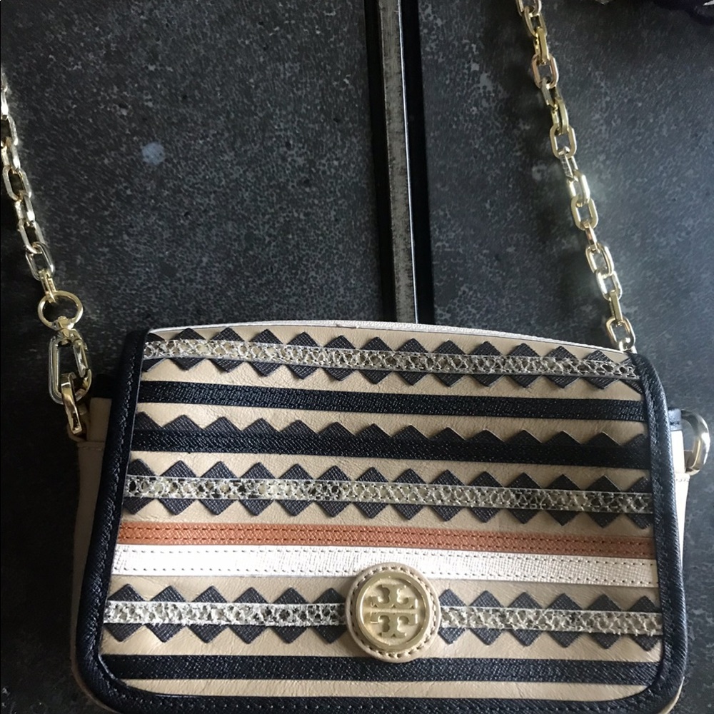 Tory Burch 
Robinson zig zag crossbody
